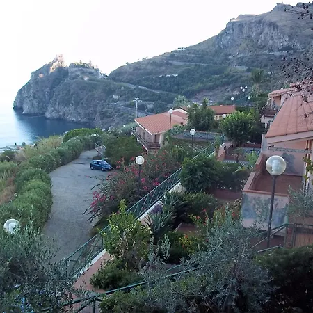 شقة La SantʼAlessio Siculo