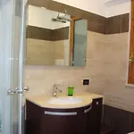 Apartment La *