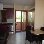 Apartment La *